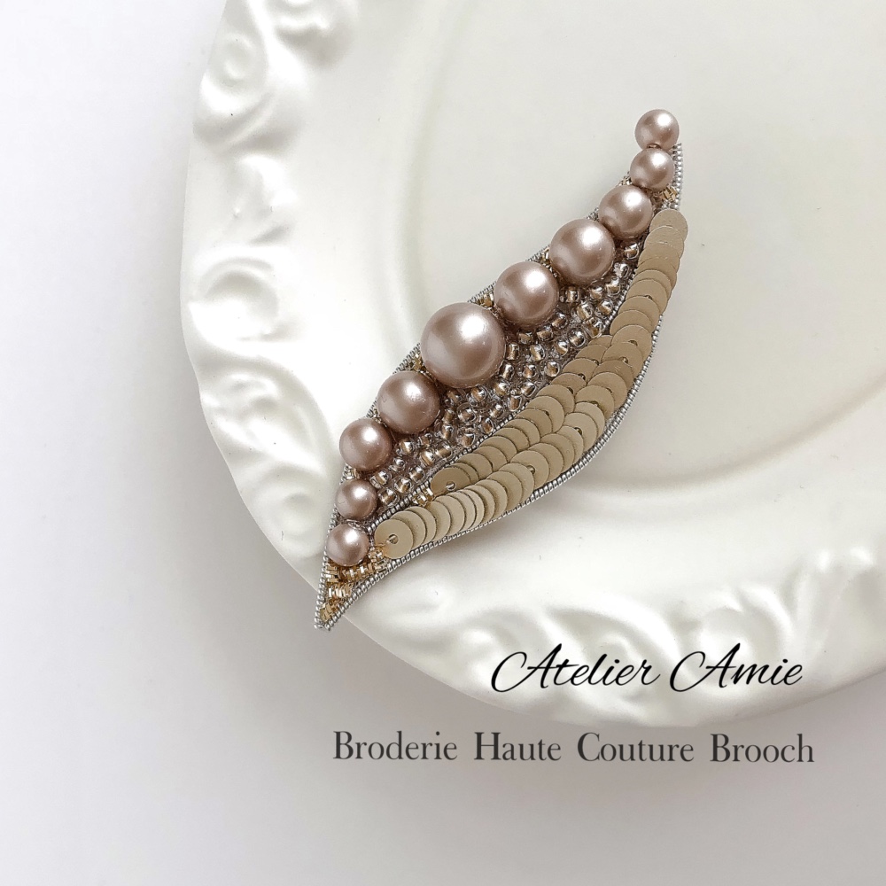 【Atelier Amie】再販＊シャンパンゴールドパールビーンズブローチ〜オートクチュールビーズ刺繍