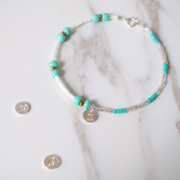 英文字母・海洋綠白色珠・手環手鍊・客製化禮物・姊妹生日禮物 第3張的照片