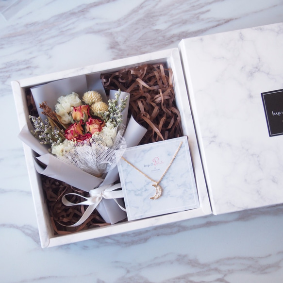 [Temperament Bouquet Gift Box Set]ドライレッドローズパールムーンゴールドメッキネックレス 3枚目の画像