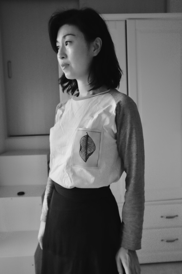 2020新作-アートラグラン長袖Tシャツー銅版版画ー『葉』ー男女兼用 3枚目の画像