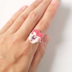 手刺繡 三色堇 戒指 Hand embroidery Pansy Ring 第3張的照片