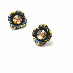 SHAO / 花朵手工刺繡耳環 藍黃（可改耳夾） 第1張的照片