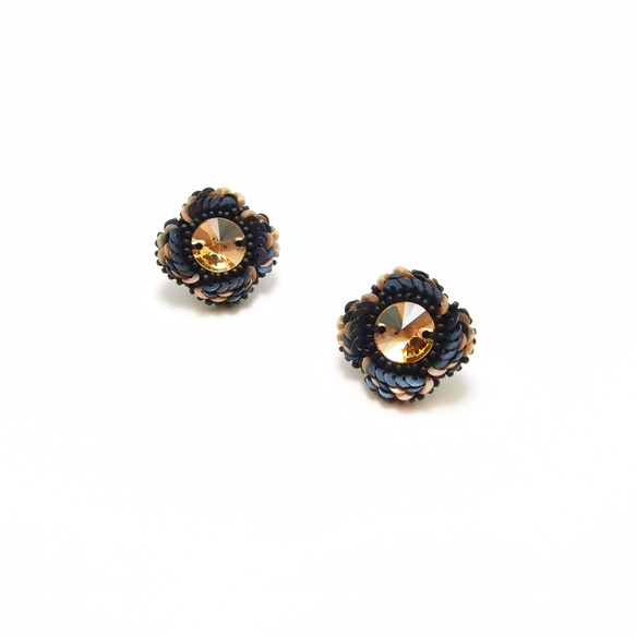 SHAO / 花朵手工刺繡耳環 藍橘（可改耳夾） 第3張的照片