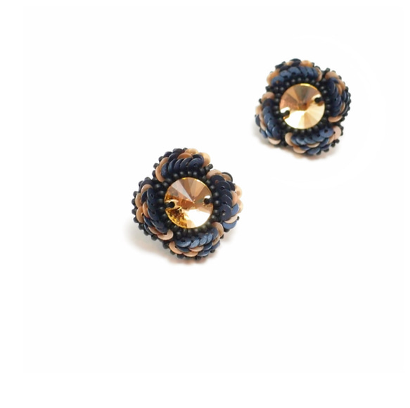 SHAO / 花朵手工刺繡耳環 藍橘（可改耳夾） 第4張的照片