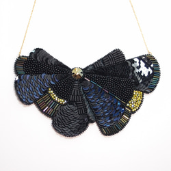 SHAO / 深深藍 蝴蝶領結 手工刺繡項鍊 第2張的照片