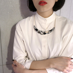 SHAO / Crescent Shaped Embroidery Necklace / Snowy White 5枚目の画像