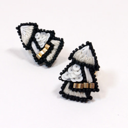 SHAO / 雪花小樹 手工刺繡耳環（可改耳夾） 第2張的照片