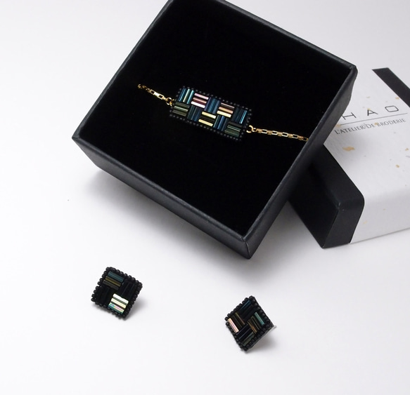 SHAO / Rectangular Embroidery Bracelet / Blue Black & Bronze 4枚目の画像