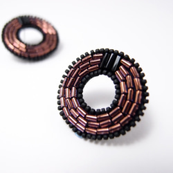SHAO / 紅銅色 同心圓圈圈 手工刺繡耳環 第1張的照片