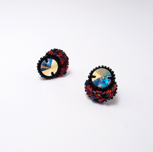 SHAO / 桃紅藍 一片花瓣 手工刺繡耳環（可改耳夾） 第3張的照片