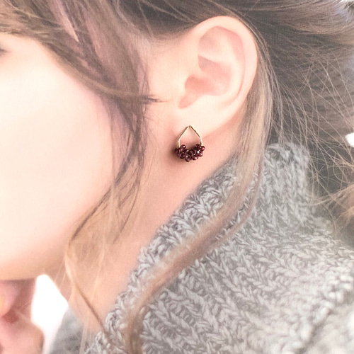 ☆葡萄色のピアス☆宝石質ガーネットAAA☆しずく型 14kgfスタッド