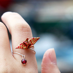 ミニクリスタルリング折り鶴 - 月光（バーガンディザクロ）のタッチ - バレンタインデーの贈り物 2枚目の画像