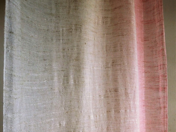 珊瑚朱色・京極生壁色のぼかし染め麻混ストール 5枚目の画像