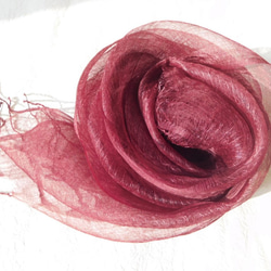 「色が変化する麴塵染」シルクオーガンジーストール 1枚目の画像