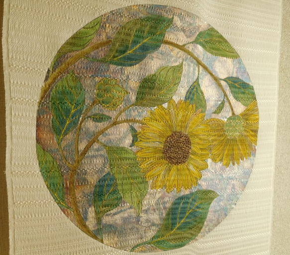 「 向日葵 」手描き友禅染と焼き箔　タペストリー 2枚目の画像
