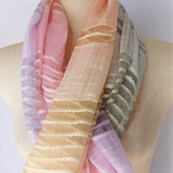シルクとコットンの透かし織りストール「虹色」 3枚目の画像