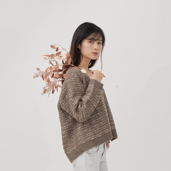 Queena V Neck Tweed Cropped Cardigan / Brown 8枚目の画像