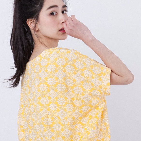 Round Shape Yellow Print Top 1枚目の画像