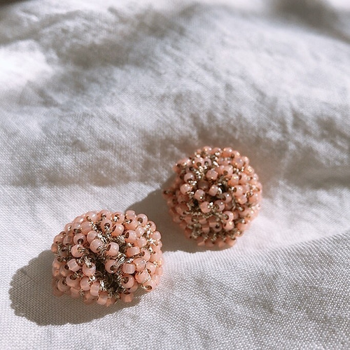 マジックフラワーピアス／くすみピンク ピアス（スタッド・一粒