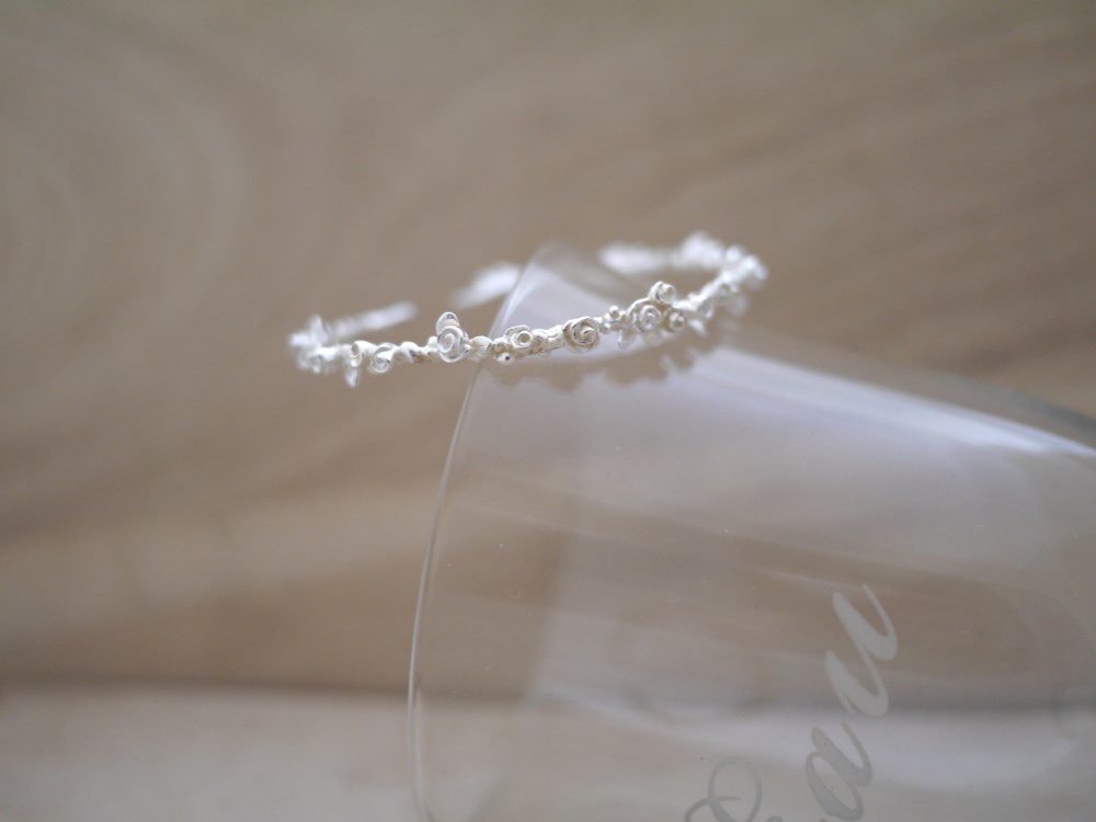 [ジン・ザリン・キング＆Sharlene] 925純銀製のブレスレットローズガーデンC字形の開口部のブレスレットは、