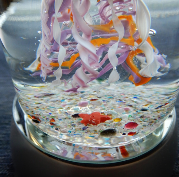 海底漫步水母（粉色）帶LED杯墊 第4張的照片