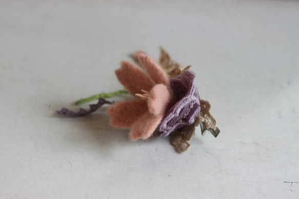 天然植物染めの桜ブローチはヘアクリップとしてもお使いいただけます。 7枚目の画像