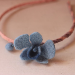 現貨款 天然植物染 藍染蝴蝶蘭髮箍 第1張的照片