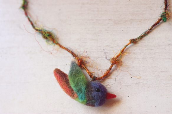 民族風彩虹小鳥項鍊搭配印度莎麗絲線 僅此一件 第2張的照片