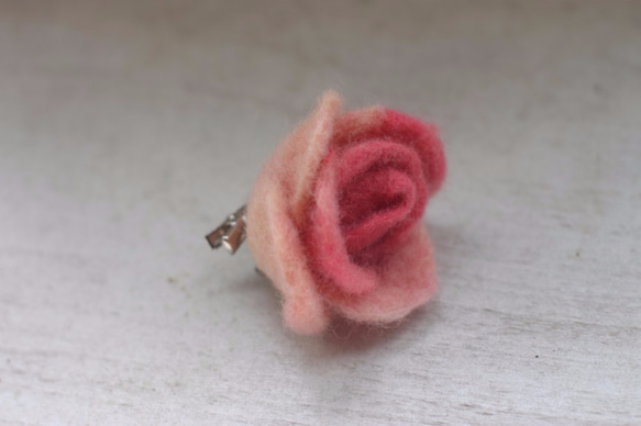 手染羊毛 擬真漸層玫瑰胸針&髮夾 第4張的照片