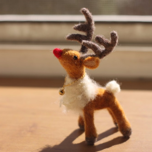 ルドルフのかわいいミニバージョンのRed-トナカイ。クリスマスの
