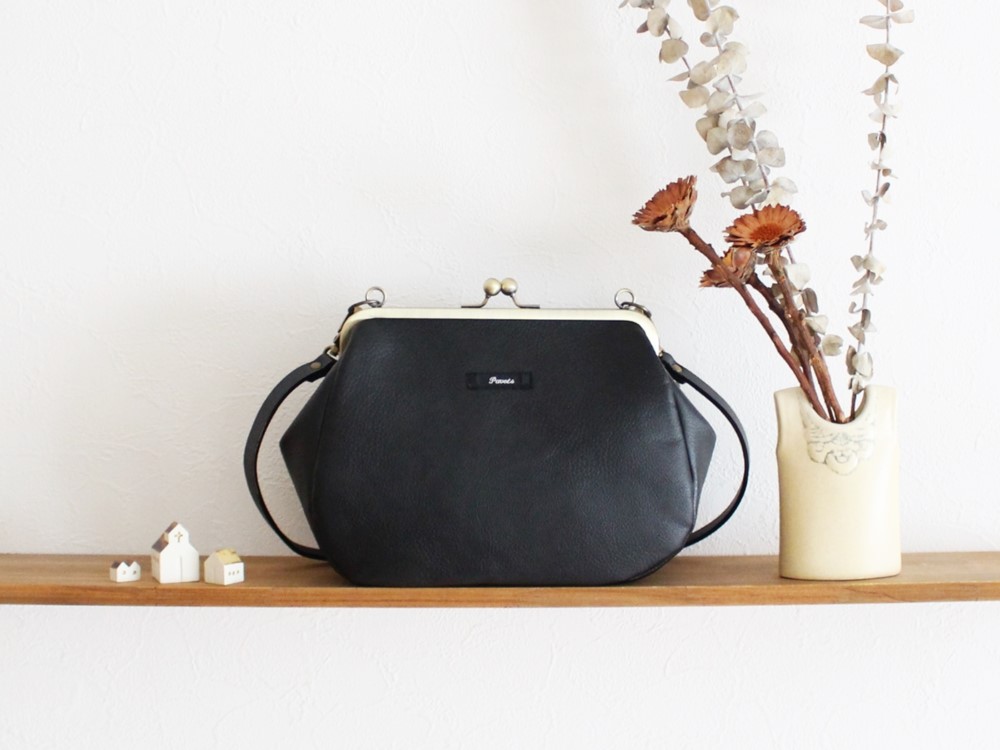 【Krm】 黒レザー　がま口ショルダーバッグ Krm】 黒レザー がま口ショルダーバッグ Krm】 黒レザー がま口