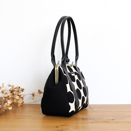 スクエアがま口バッグ：大きめドット（キナリ×ブラック） ハンドバッグ