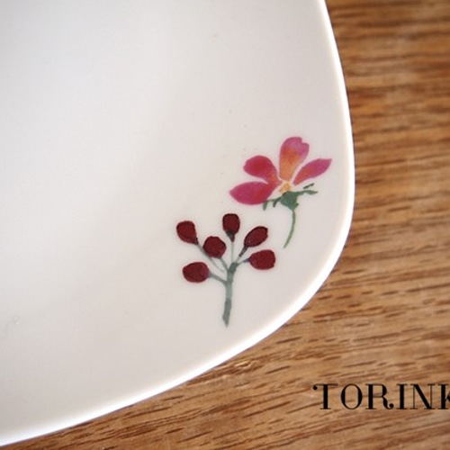 うつわやみたす 花とオナガ 大きめ皿 ハンドクラフト 作家物 小鳥 うつわやみたす オナガと花 大きめ皿 ハンドメイド 作家物 小鳥