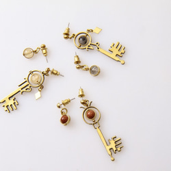 星之鑰不對稱耳環 ZODIAC ASYMMETRIC EARRINGS 第2張的照片