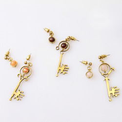 星之鑰不對稱耳環 ZODIAC ASYMMETRIC EARRINGS 第3張的照片