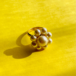お花リング　パールビーズ　白 / Flower Ring Pearl beads White 1枚目の画像