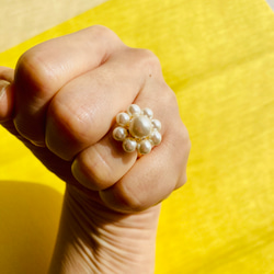 お花リング　パールビーズ　白 / Flower Ring Pearl beads White 2枚目の画像