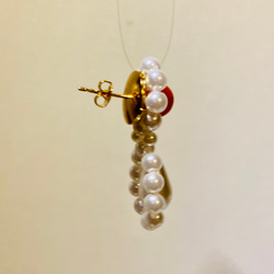 お花ピアス 中 貝ビーズ 樹脂パール / Flower Earrings Shell & Plastic pearls 4枚目の画像