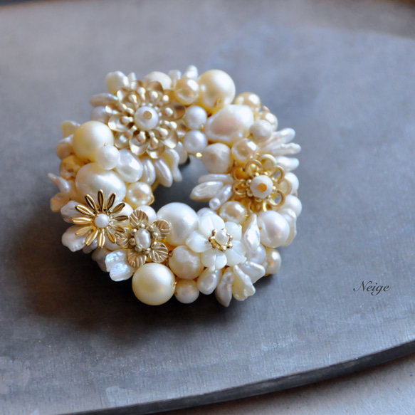 ドーナツブローチ ゴールドフラワー&パール ブローチ ＊Neige＊天然石
