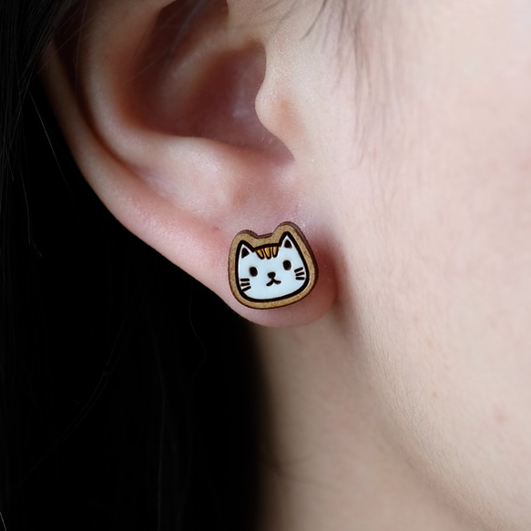 『田田製作所』木製ピアス- 猫(Stainless steel earring posts) 4枚目の画像