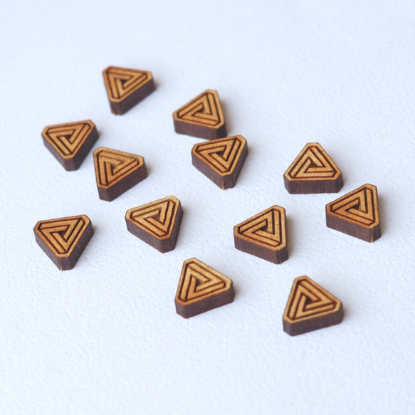 『田田製作所』素色木耳環-三角幾何(耳針) 第6張的照片