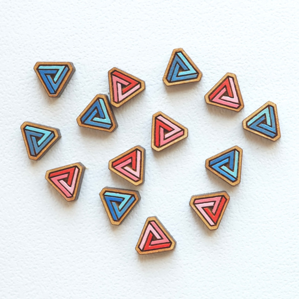 『田田製作所』彩繪木耳環-三角幾何(藍色) 耳針 第7張的照片
