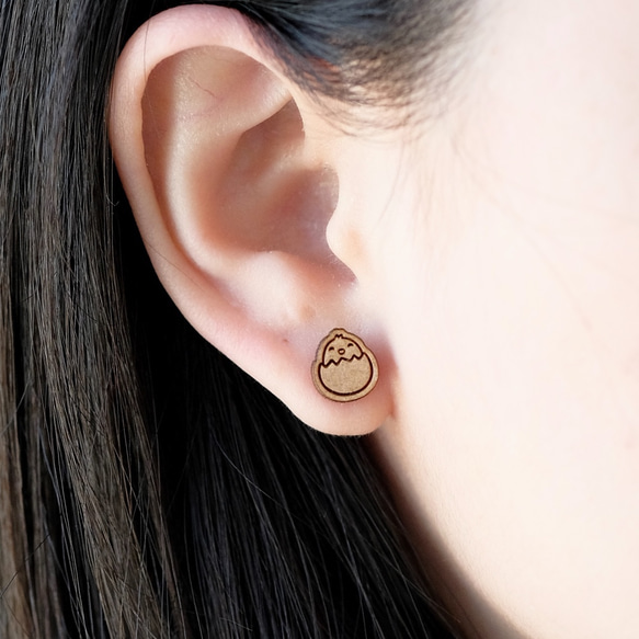 『田田製作所』木製ピアス- めんどり (Silicone clip-on earring) 6枚目の画像