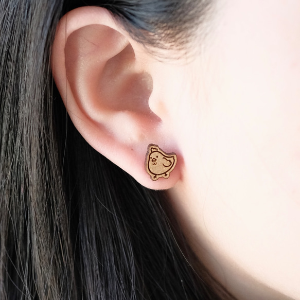 『田田製作所』木製ピアス- めんどり (Silicone clip-on earring) 7枚目の画像