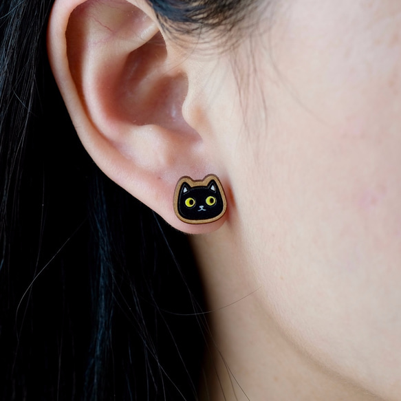 『田田製作所』彩繪木耳環-黑貓(耳針) 第2張的照片