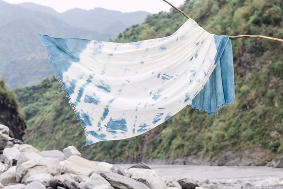 春はここにシリーズ（チュン・ユン）である青色染料の綿のスカーフisvara無料染料 1枚目の画像