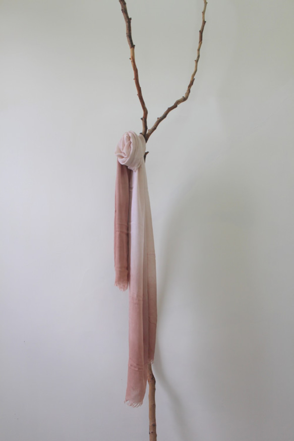 自在染isvara 草木染漸層暈染純棉圍巾 純粹系列 粉紅佳人 第2張的照片