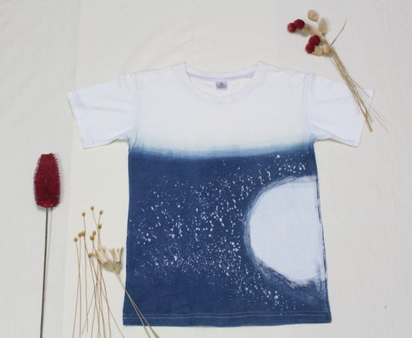星の快適な手染めブルー色素isvaraシリーズ4次元宇宙（ベビー子供）の綿のTシャツ 2枚目の画像