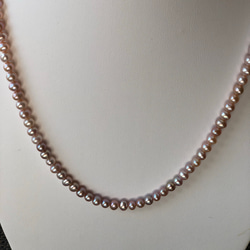 紫色淡水真珠のネックレス 2枚目の画像