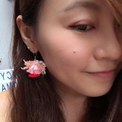 ［Nancy’s]《草莓蛋糕》日本手染線蝴蝶結+粉紅漸層流蘇純黃銅耳環 第3張的照片